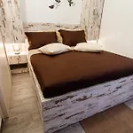 Ra Apartment *